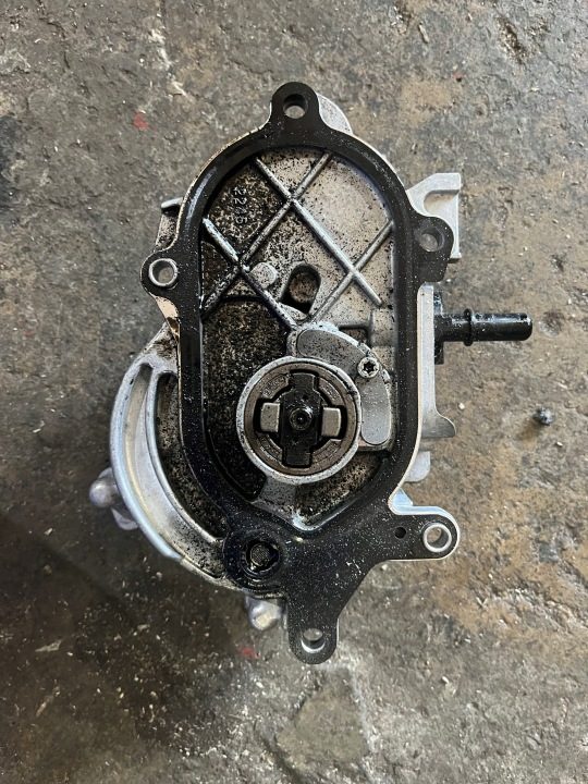 39 VW AUDI SKODA 2.0TDI DTS НАСОС ВАКУУМНЫЙ 05L145105, фото 2