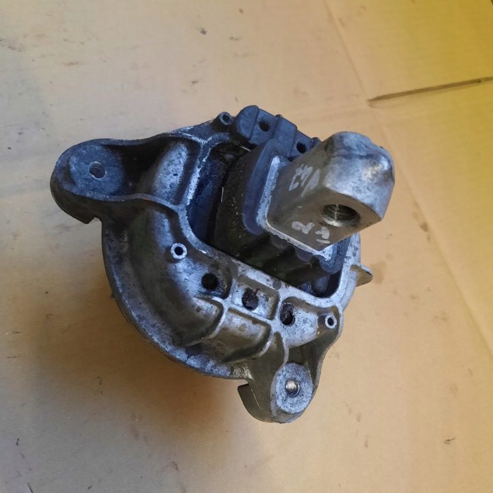 BMW F10 F11 2.0D подушка двигателя L 6780263, фото 4