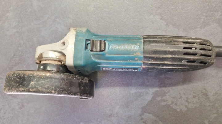 Угловая шлифмашина электрическая Makita 720 Вт GA4530R 115 мм 230V, фото 3