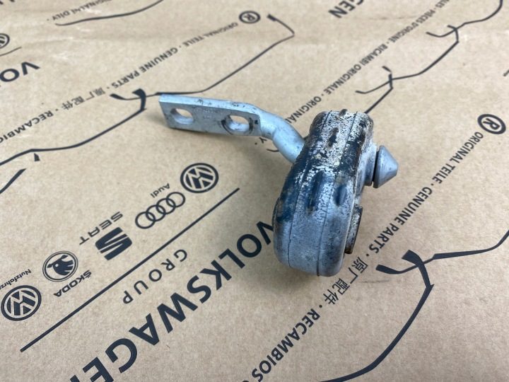 GD Audi A4 A5 кронштейн крепление глушителя 8K0253144A 16 л.с., фото 3
