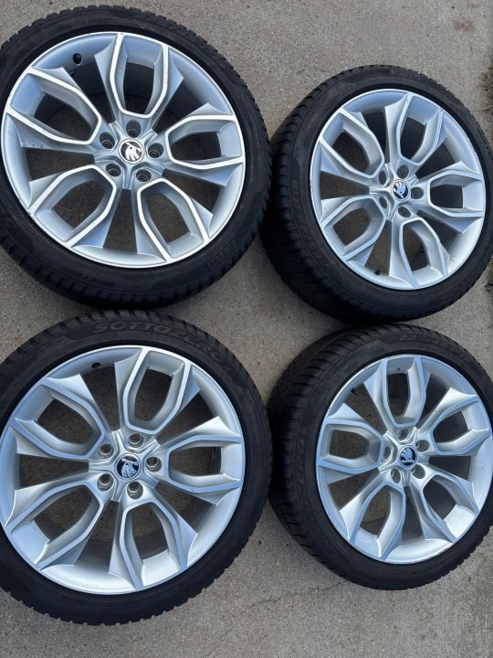 КОЛЕСА OE SKODA KAROQ 225/45/19 ЗИМА PIRELLI ŚLICZNE, фото 1