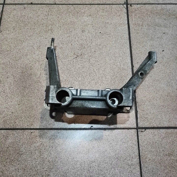 КРОНШТЕЙН НАСОСА ГИДРОУСИЛИТЕЛЯ AUDI A4 B5 A8 D2 2.8, фото 6