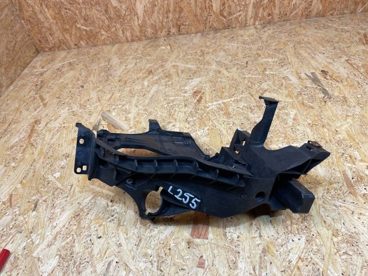 КРЕПЛЕНИЕ КРОНШТЕЙН ФАРЫ ОМЫВАТЕЛЬ ФАРЫ ПЕРЕДНЕЙ ПРАВЫЙ AUDI A5 8T 8T0805608R РЕСТАЙЛИНГ 2011-, фото 1
