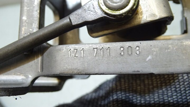 Механизм ручного тормоза SKODA OCTAVIA II (1Z3) 1Z1711303 1.6L дизель 77 кВт, фото 3