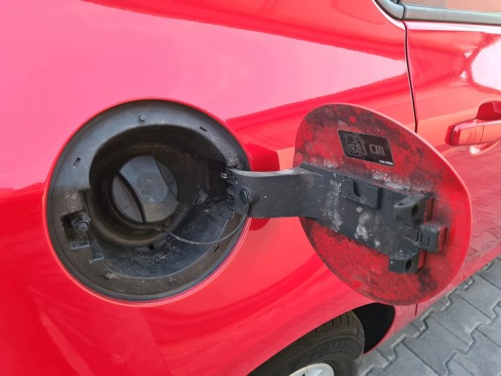 Лючок горловины бензобака Opel Astra J хэтчбек Z50B, фото 1