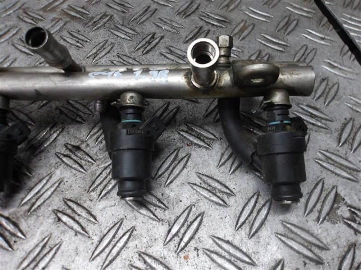 Топливная рампа форсунки в сборе BMW E36 1.9 бензин, фото 2