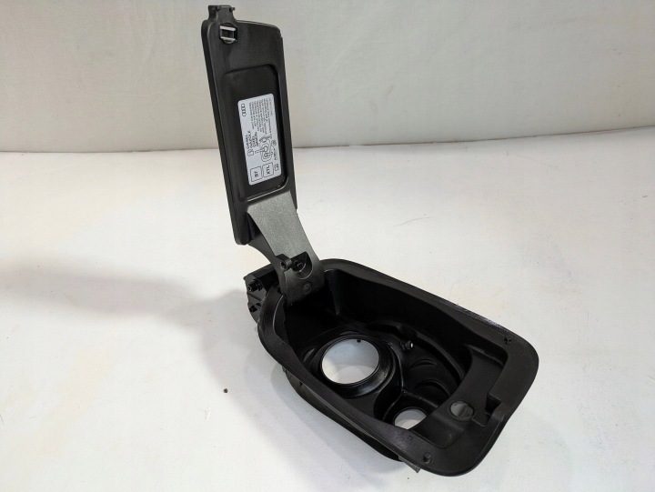 Audi OE 4K0809906 лючок горловины бензобака, фото 3