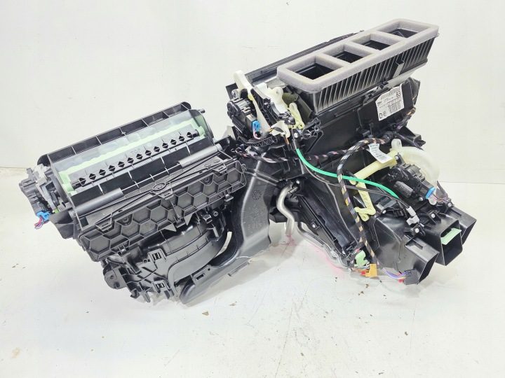 ОТОПИТЕЛЬ В СБОРЕ AUDI A3 8Y VOLKSWAGEN SEAT SKODA 5WC816001C, фото 2