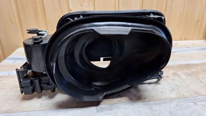 Моторчик лючка горловины бензобака BMW 5 (G30) 11884410 2.0L 2018, фото 4