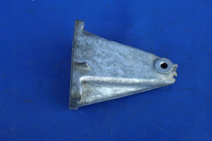Кронштейн правый двигателя Mercedes SL R230 W230 SL500 A1132231404, фото 3