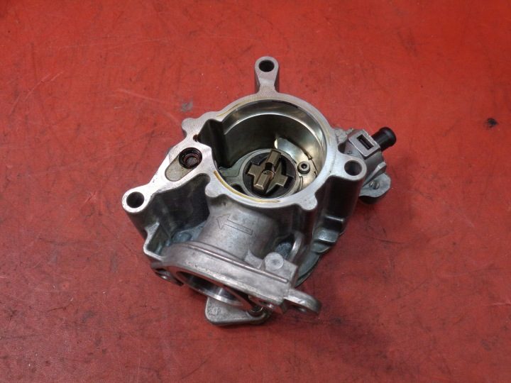 Насос вакуумный Audi A5, A4 2.0 TFSI CDN 2009 г. 06J145100C, фото 2