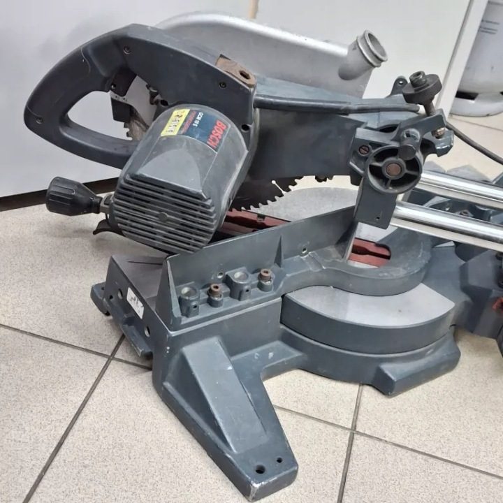 ПИЛА UKOSOWA ТОРЦОВКА ДЛЯ ДЕРЕВА И PANELI STOŁOWA 1800W 305 мм BOSCH, фото 5