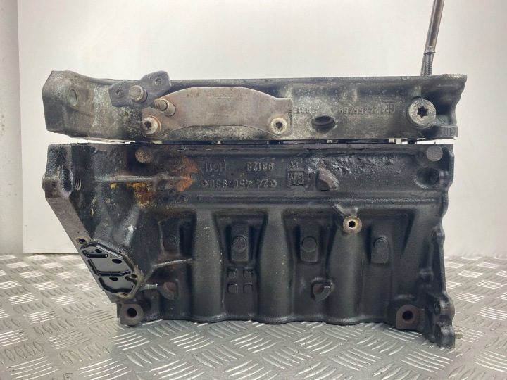 Opel Corsa D 2007 Блок цилиндров, фото 6