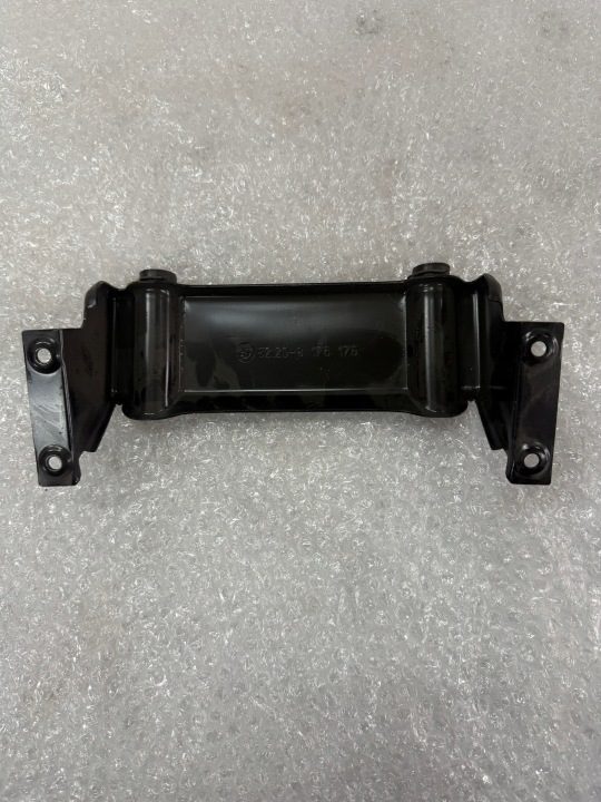 BMW E39 КРОНШТЕЙН ПОДГОЛОВНИКА ЗАДНИЙ 8176175, фото 1