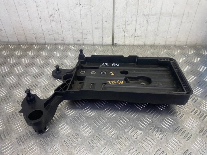 Основание кронштейн аккумулятора Audi A3 S3 8V 5Q0915321E, фото 3