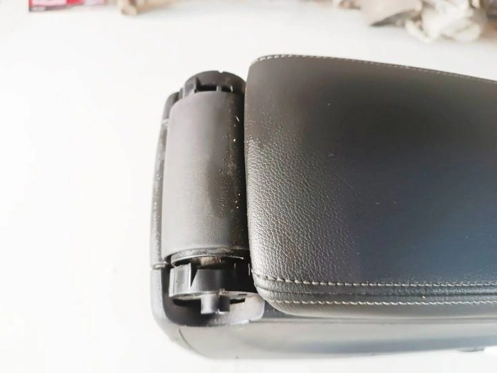 Renault Grand Scenic III 2011 г. подлокотник центральный тоннель, фото 4