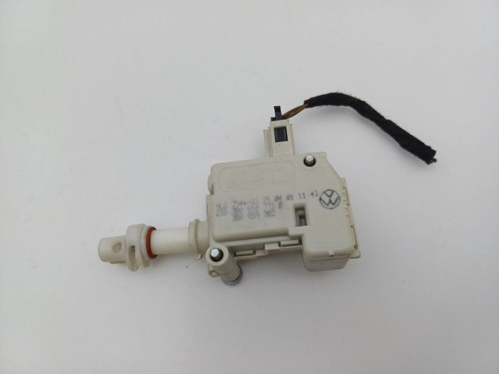 Привод лючка горловины бензобака VW Passat B5 3B0810773B / 3B0959782 NR323, фото 1
