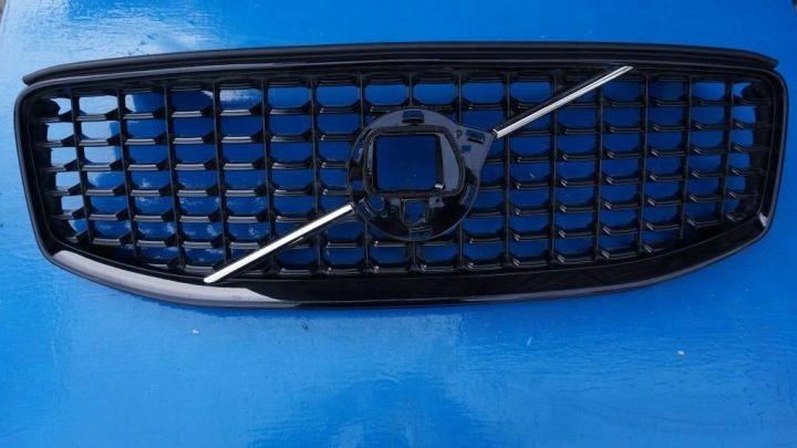 VOLVO XC60 II 2 РЕСТАЙЛИНГ R-DESIGN РЕШЕТКА РАДИАТОРА, фото 1
