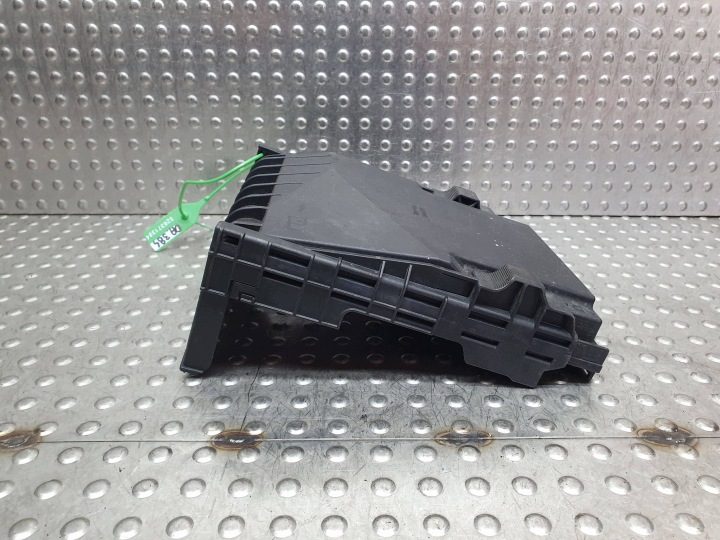 Крышка блока предохранителей 1K0937132F VW Touran I Golf VI Passat B6 B7, фото 2