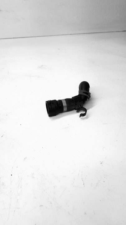 Патрубок воды Audi A4 B8 A5 8T Q5 8R 8K0819332K, фото 1