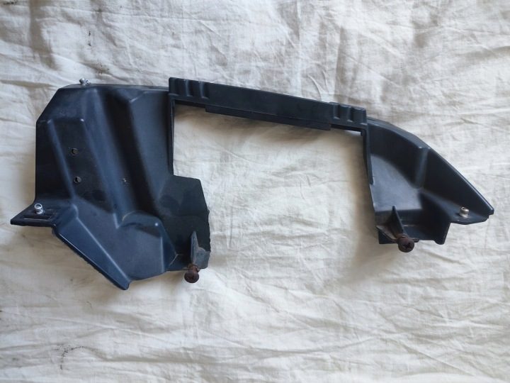 Правый кронштейн выхлопной трубы A1768850145 W176 A-класс Mercedes, фото 2