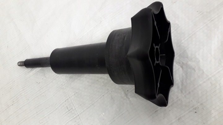 Болт кронштейн запасного колеса Audi OE 8L0803899B, фото 2