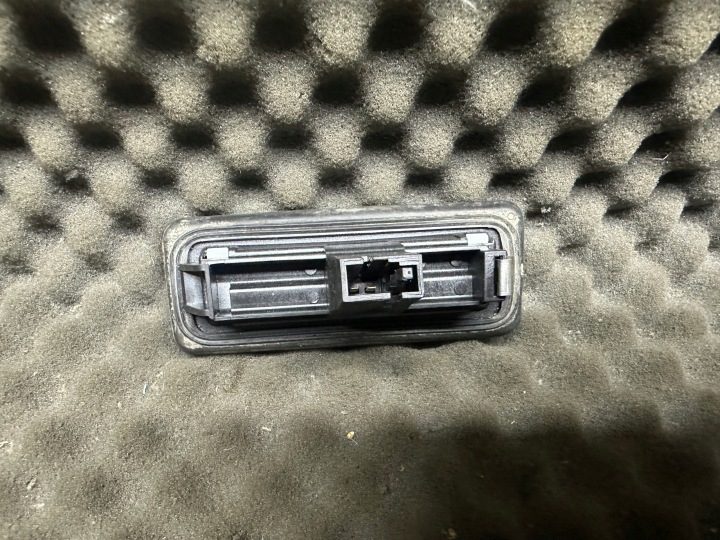 5E0827566 КНОПКА РУЧКА КОНЦЕВИК КРЫШКИ БАГАЖНИКА SKODA OE, фото 2