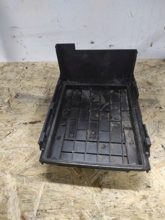 КРЫШКА БЛОКА ПРЕДОХРАНИТЕЛЕЙ VW Passat B6 1K0937132F, фото 4