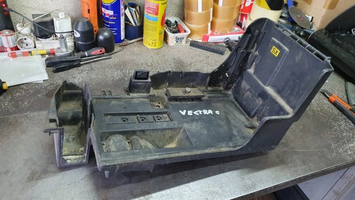 Площадка аккумулятора Opel Vectra C 1.9 CDTI рестайлинг OE 24413805, фото 1