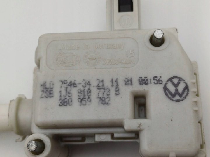 ПРИВОД ЗАМКА КРЫШКИ БАГАЖНИКА VW GOLF IV 3B0959782 / 1J6810773B NR137, фото 2