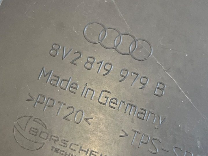 Audi Q2 - прочая деталь моторного отсека 8V2819979B, фото 4