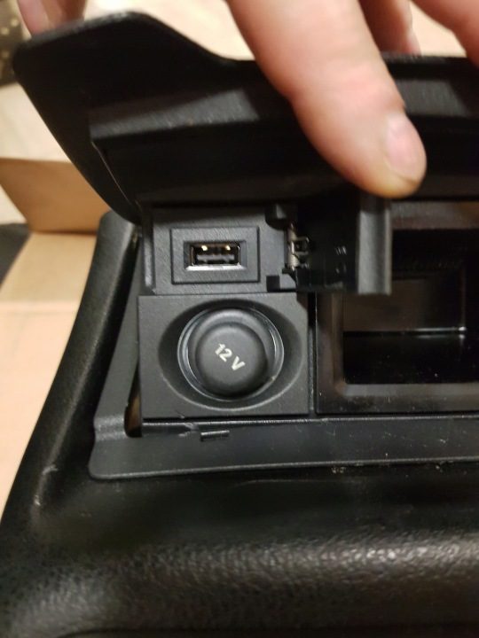 РЕШЕТКИ Обдува tunela задние Бардачок USB Mercedes E KL. W238 A238 EU, фото 4