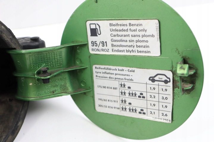 Volkswagen OE 1J6809857C лючок горловины бензобака черный, фото 5