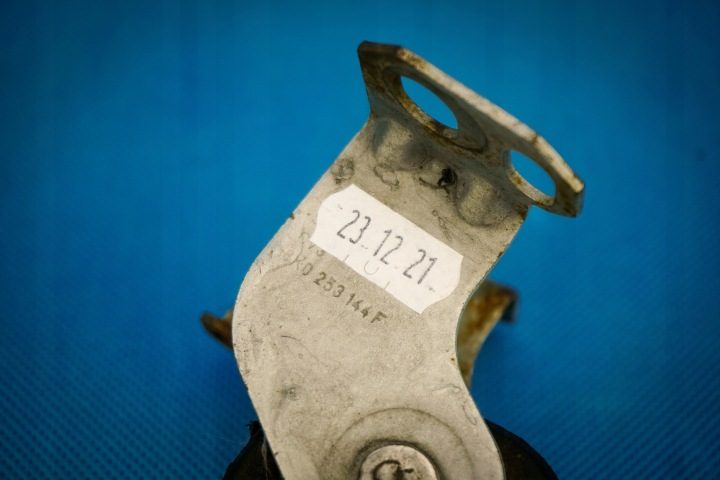 Кронштейн выхлопной трубы Audi A4 8K A5 8T Q5 8R 8K0253144F, фото 3