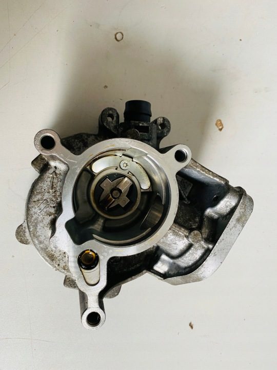 AUDI A3 8V 1.8 TFSI TSI ВАКУУМНЫЙ НАСОС 06K145100P, фото 4
