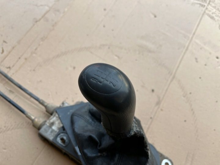 РУЧКА РЫЧАГА ПЕРЕКЛЮЧЕНИЯ ПЕРЕДАЧ ТРОСА SKODA OCTAVIA I 1995-2000 1J0711266E, фото 2