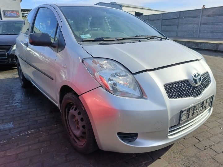 Toyota Yaris II 2 05-11 ЛЮЧОК ГОРЛОВИНЫ БЕНЗОБАКА код краски 1E7, фото 4