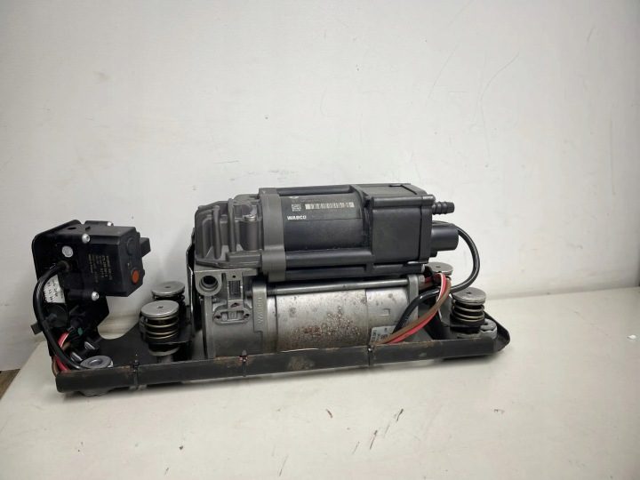 Компрессор пневмоподвески BMW 5 GRAN TURISMO (F07) 6789450 бензин 300 кВт 2012, фото 1