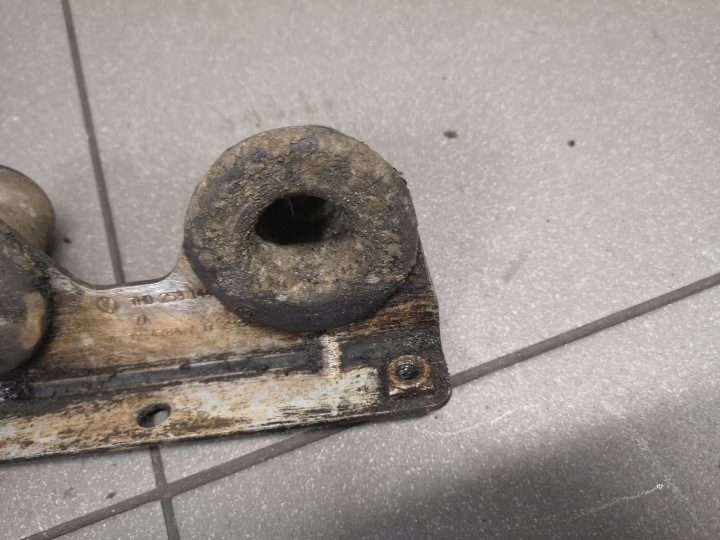 РЕЗИНКА ПОДВЕС ГЛУШИТЕЛЯ VW T5 2.5 TDI 7H0253144, фото 2