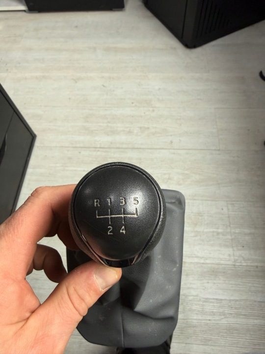 SEAT IBIZA IV 14 г. РУЧКА ЧЕХОЛ ПЕРЕКЛЮЧЕНИЯ ПЕРЕДАЧ 6P0711113F, фото 1