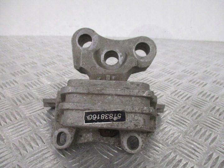 Крепление подушка двигателя коробки Alfa Romeo Giulietta 51838160, фото 1