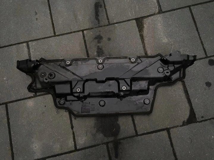 2023 Land Rover Defender запчасть моторного отсека L8B210B812AE, фото 1