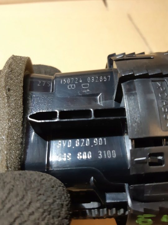 AUDI A3 8V ДЕФЛЕКТОР ОБДУВА КОНСОЛИ 8V0820901, фото 4