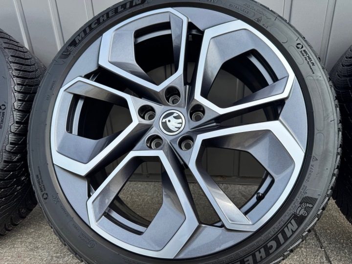 OEM КОЛЕСА ЗИМНИЕ SKODA OCTAVIA IV RS NX 225/40/19 Michelin Alpin5, фото 1