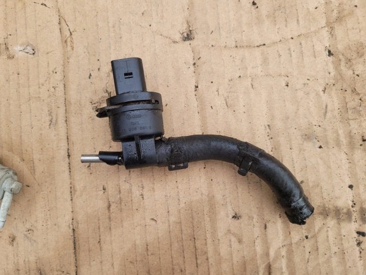 ДАТЧИК ТЕМПЕРАТУРЫ ТОПЛИВА GOLF V 5 PLUS JETTA AUDI A6 C6 A4 B7 038906081B, фото 1