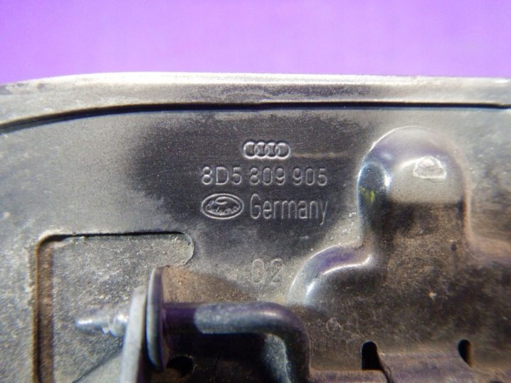 Audi A4 B5 универсал 97-01 рестайлинг лючок горловины бензобака 8D5809905, фото 4