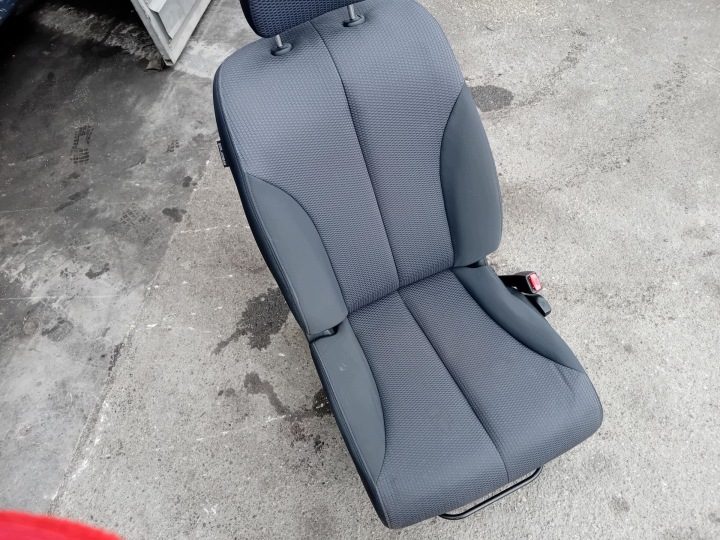 Сиденье пассажира Nissan Tiida, фото 1
