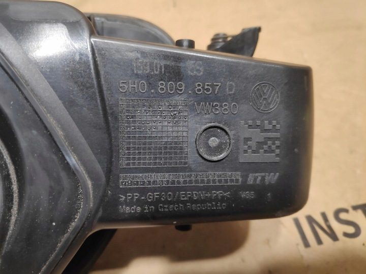 Лючок основание горловины бензобака Golf VIII краска: LC7Q, фото 8