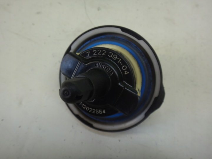 Крышка бензобака BMW E88 E90 E60 E63 E65 F01 F10 F11 бензин, фото 2