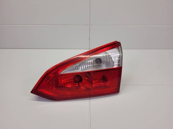 Фонарь задний в крышку правый сторона Ford Focus 3 рестайлинг 2017 BM51-13A602-B, фото 1